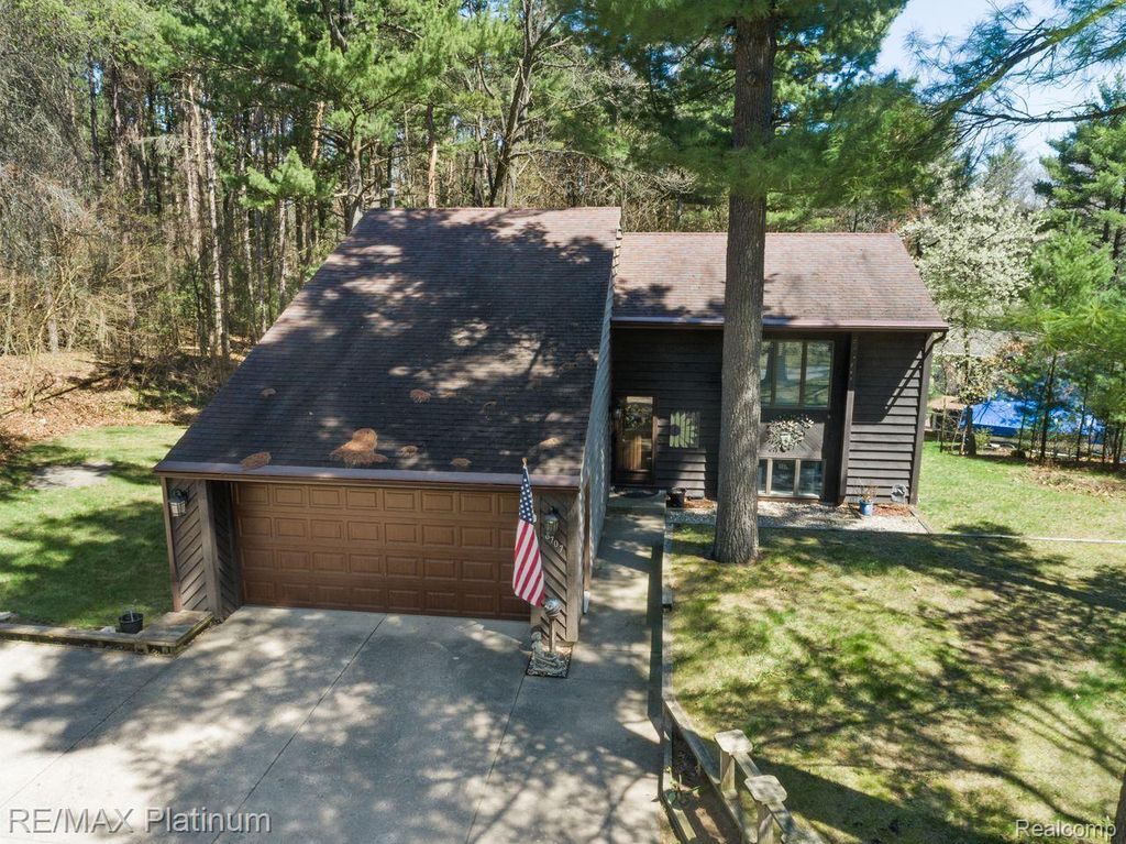 8707 White Fawn Street Ne, Cannon township