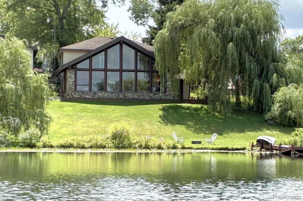 16280 Softwater Lake Drive, Linden city