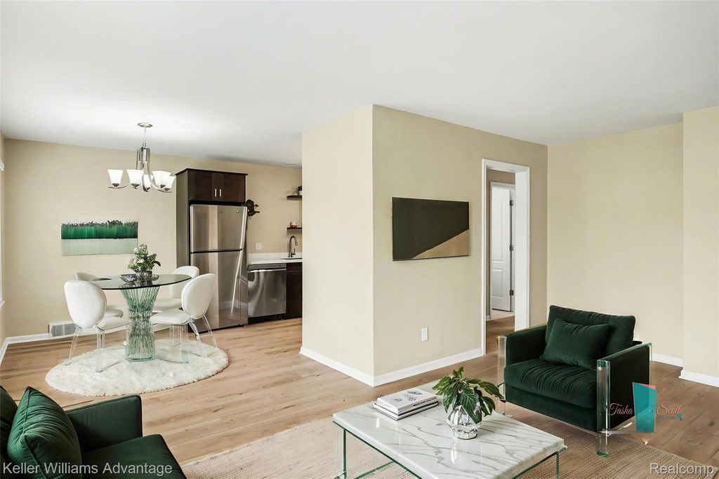 32718 Grand River Avenue C10, Farmington