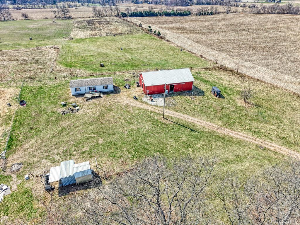 12459 Earl Road, Henrietta township