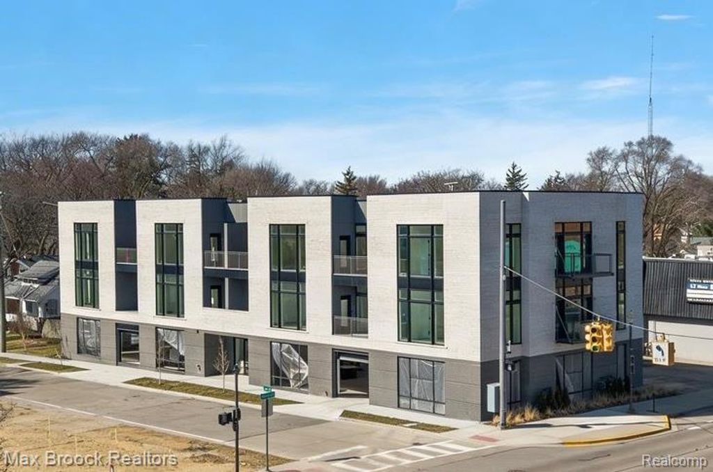 110 Austin Avenue 201, Royal Oak city