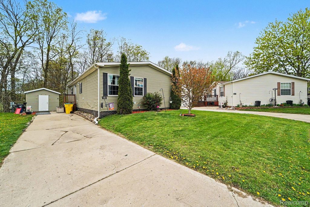 1031 Falstaff Circle, Salem township