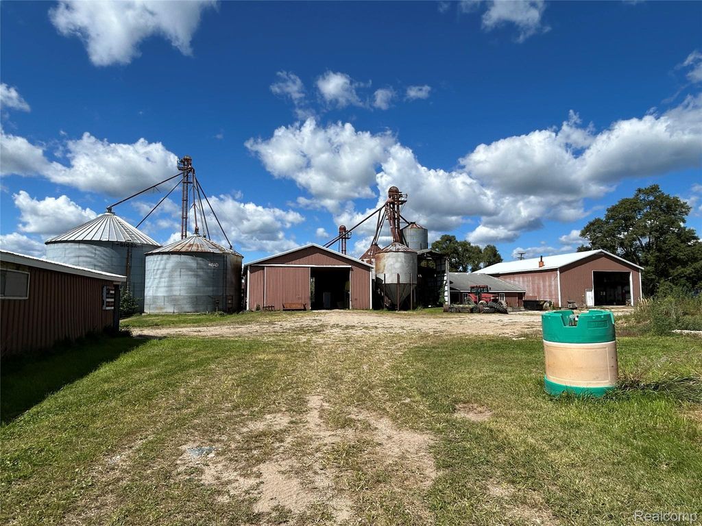 16465 Almont, Berlin township