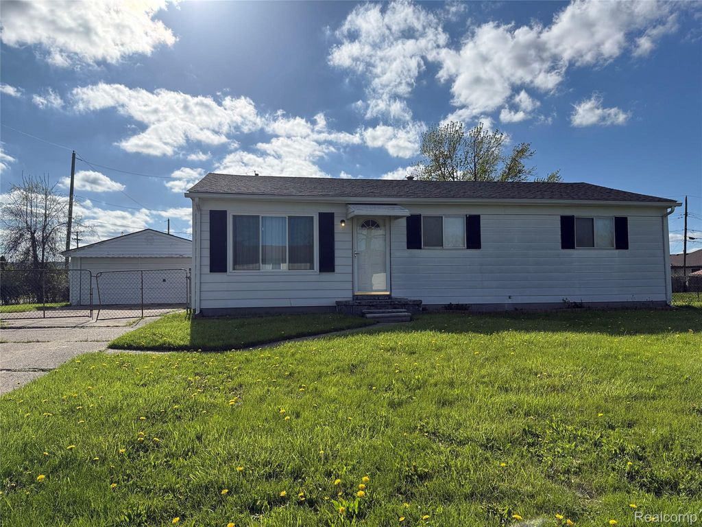 33711 Floyd Street, Clinton charter township