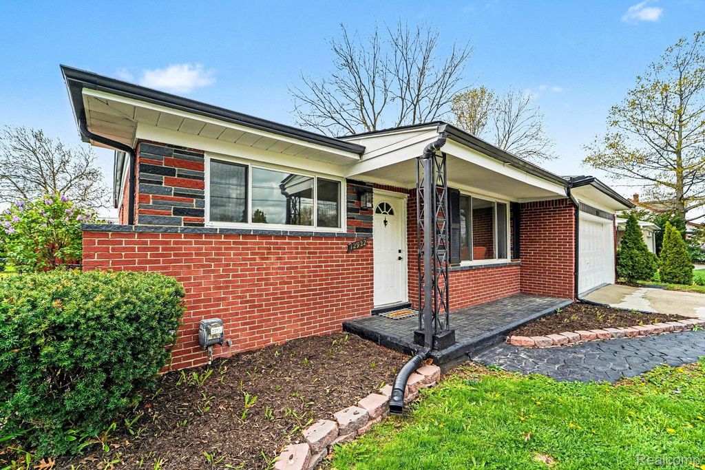 12922 E 13 Mile Road, Warren city