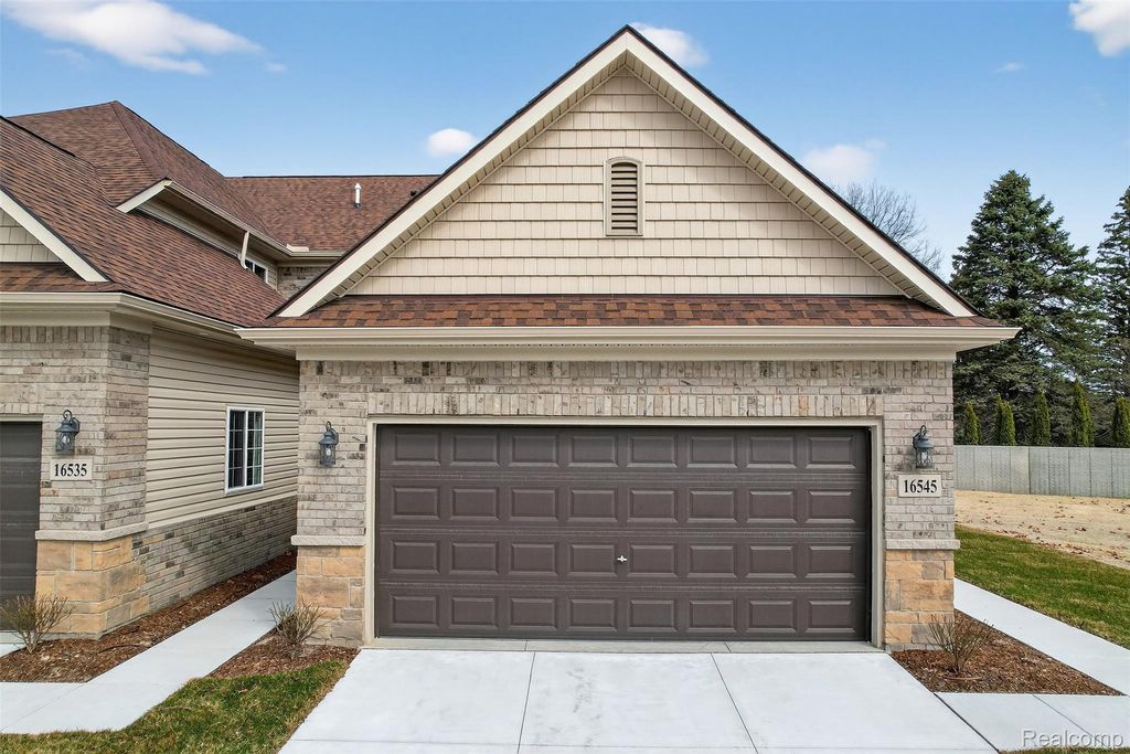 16545 Savor Lane 28, Clinton charter township