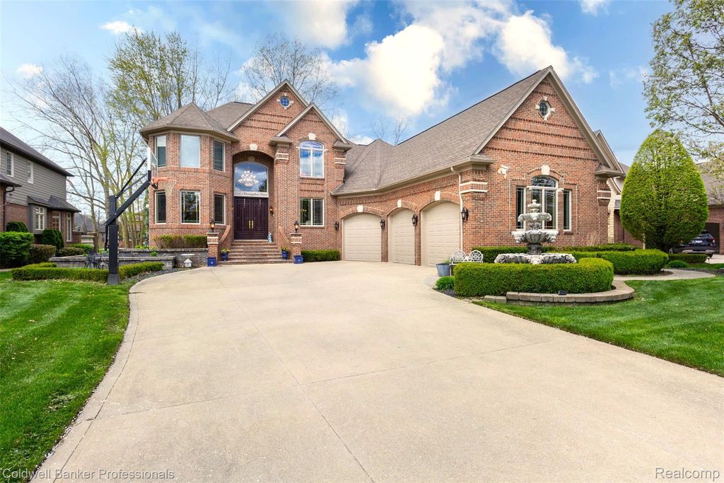57177 Covington Drive, Washington township