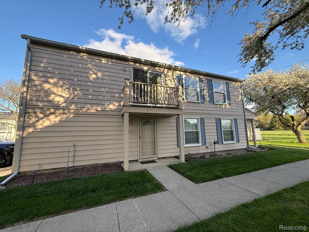 2761 Fox Hollow Court, Lake Orion