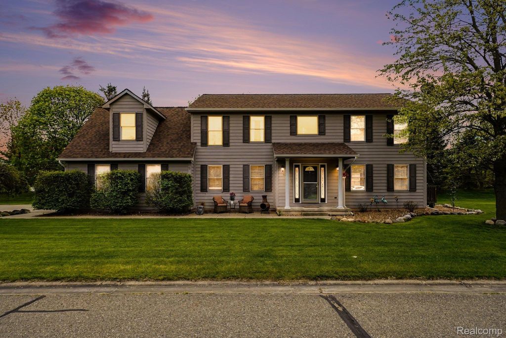 9270 Anacapa Bay Drive, Hamburg township