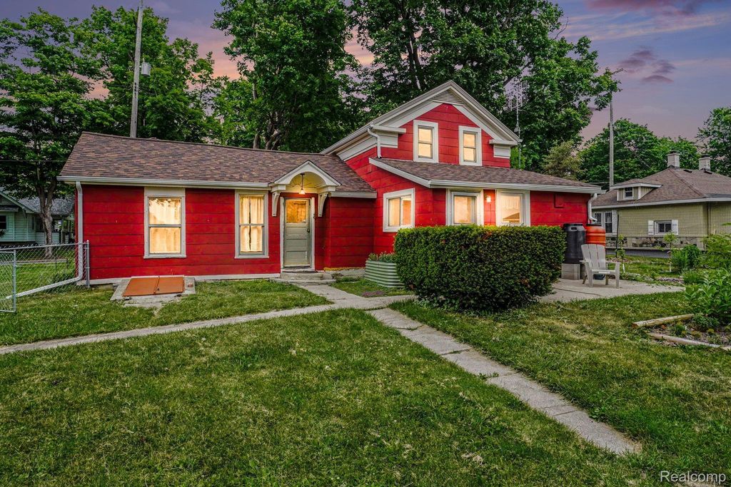 302 Hadley Street, Holly village