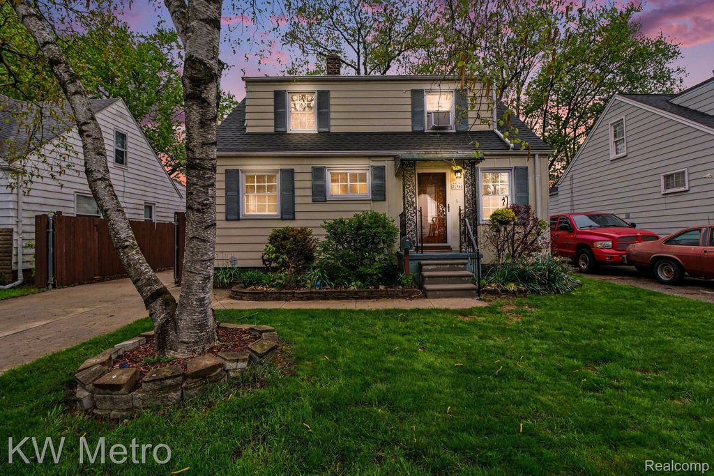 21945 Cyman Avenue, Warren city