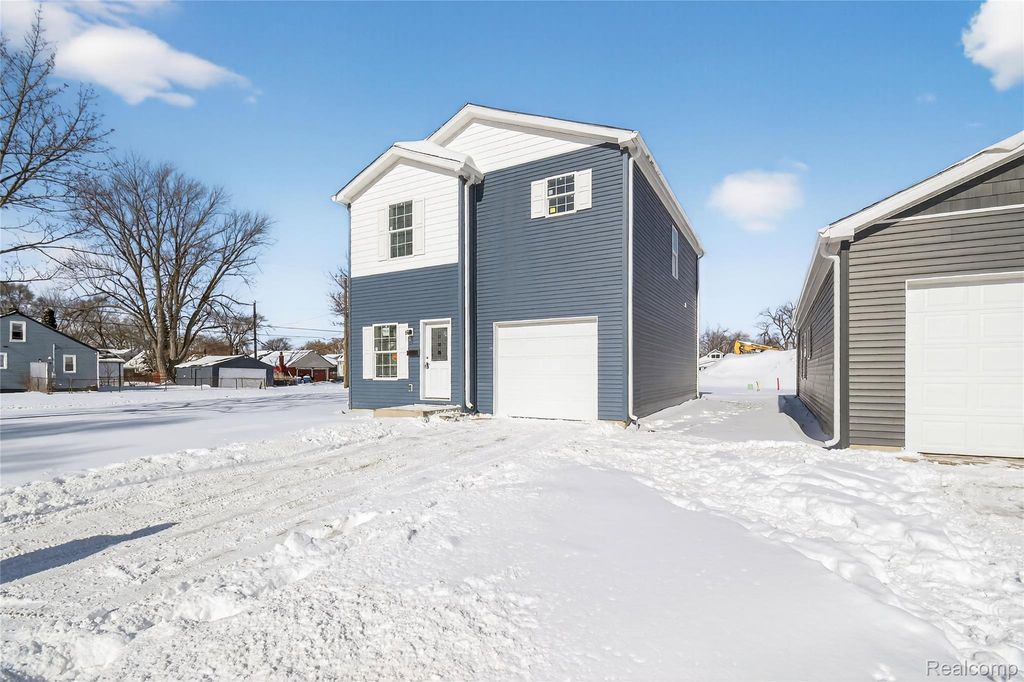 7575 Packard Avenue, Warren city