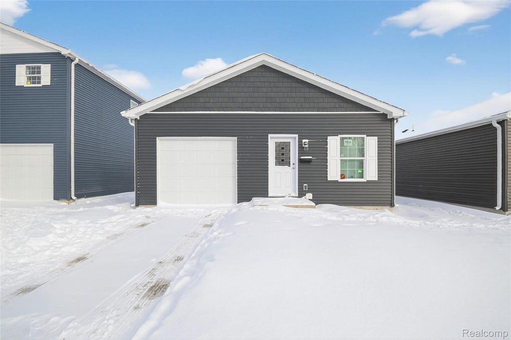 7559 Packard Avenue, Warren city