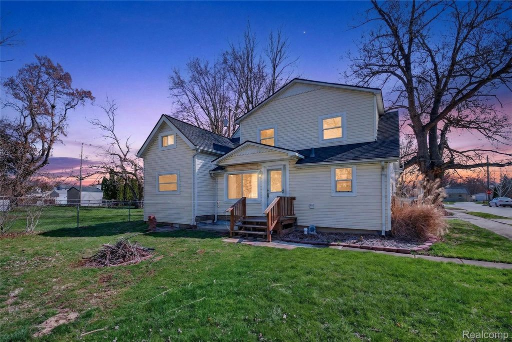 29157 S Wesley Avenue, Flat Rock city
