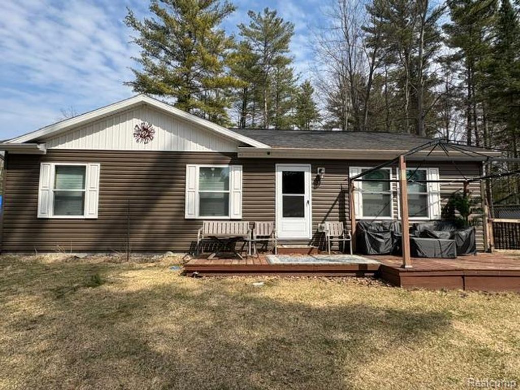 3615 Pinelands Point Road, Secord township