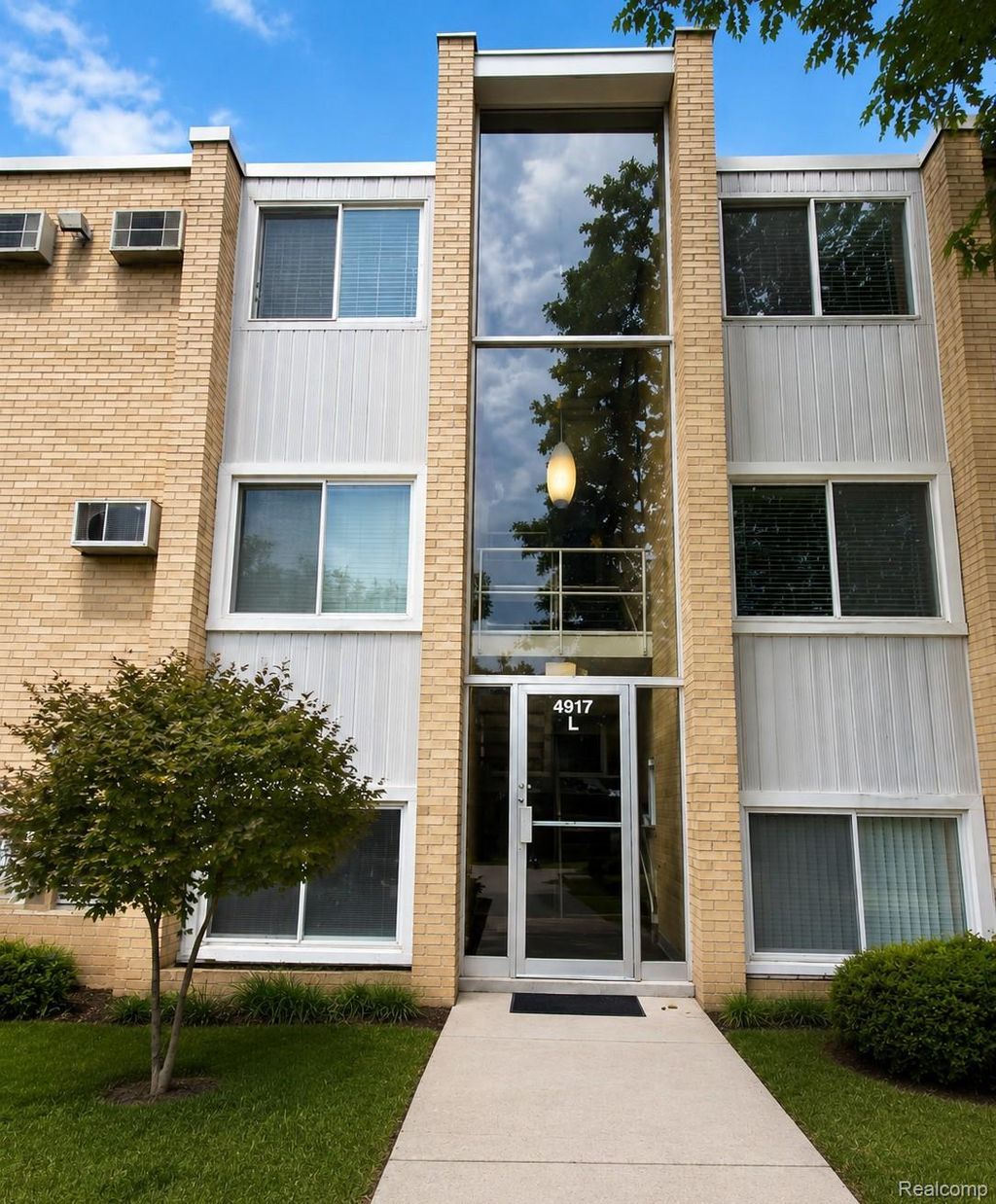 4917 Crooks Road L5, Royal Oak