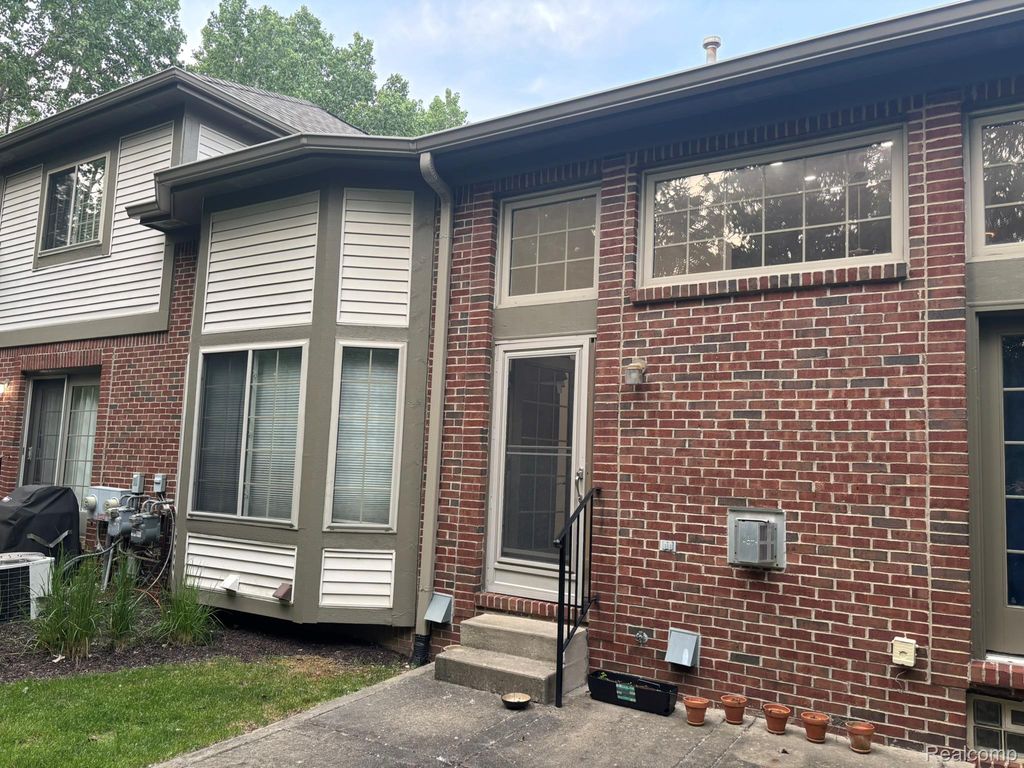 44700 Heather Lane 19, Canton charter township