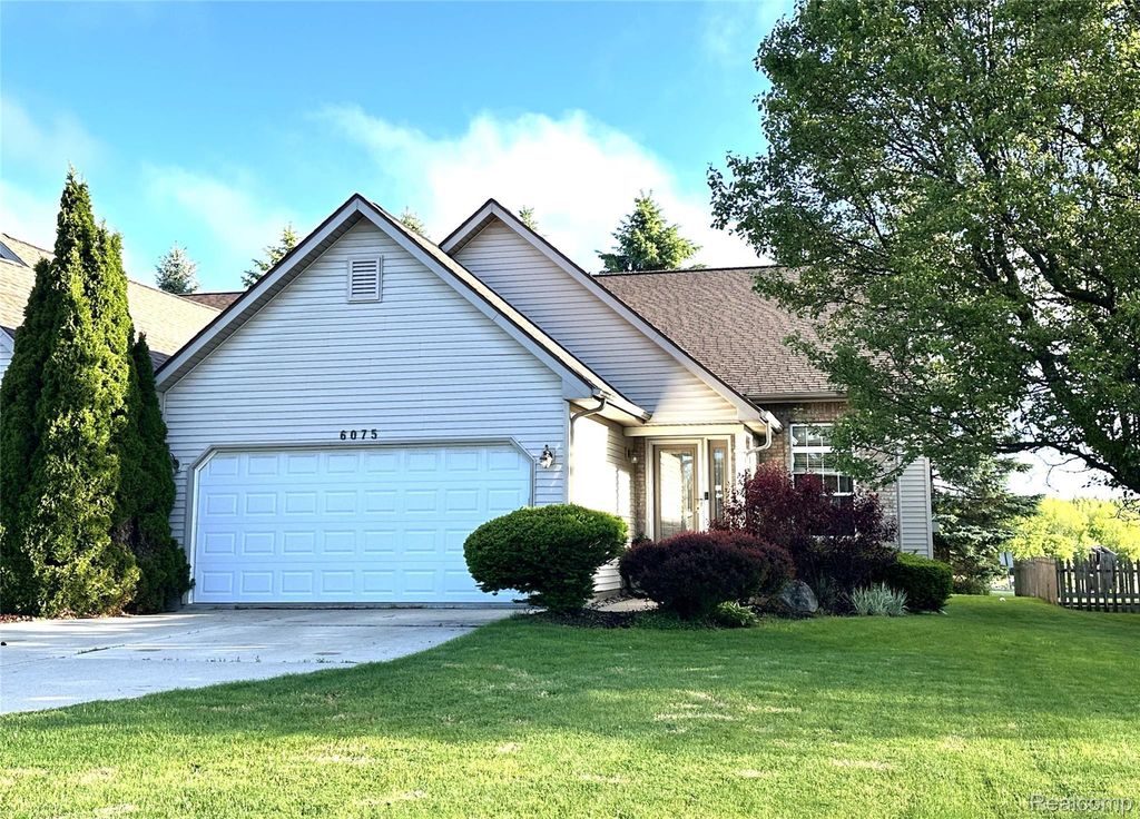 6075 Davison Road, Burton city