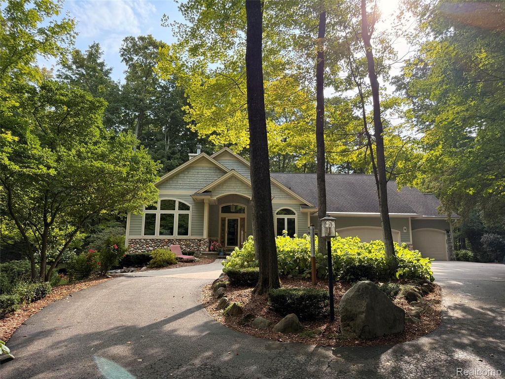 6788 E Hoxie Road, Solon township