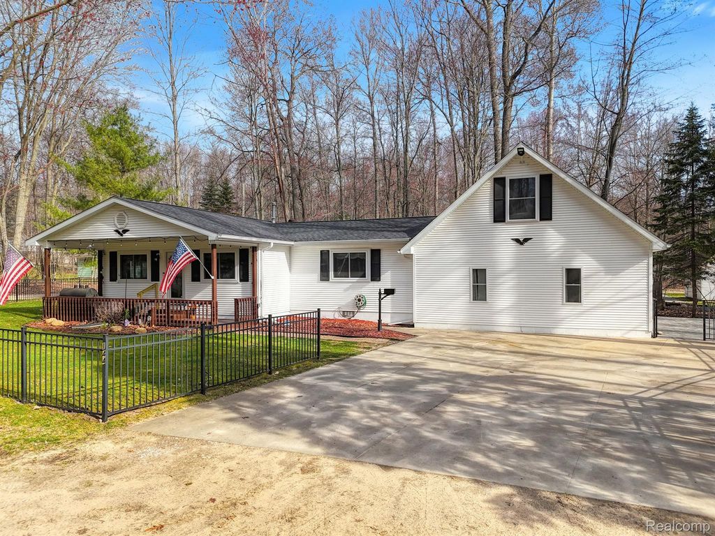 144 Canton Street, Lyon township