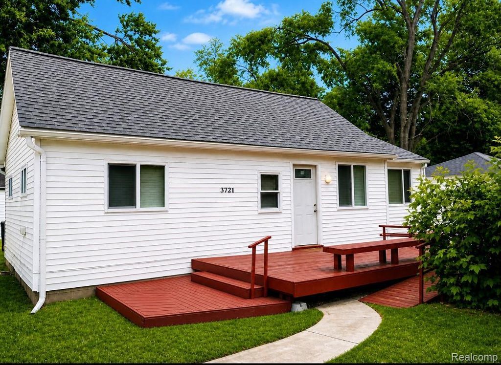 19394 Seminole, Redford charter township
