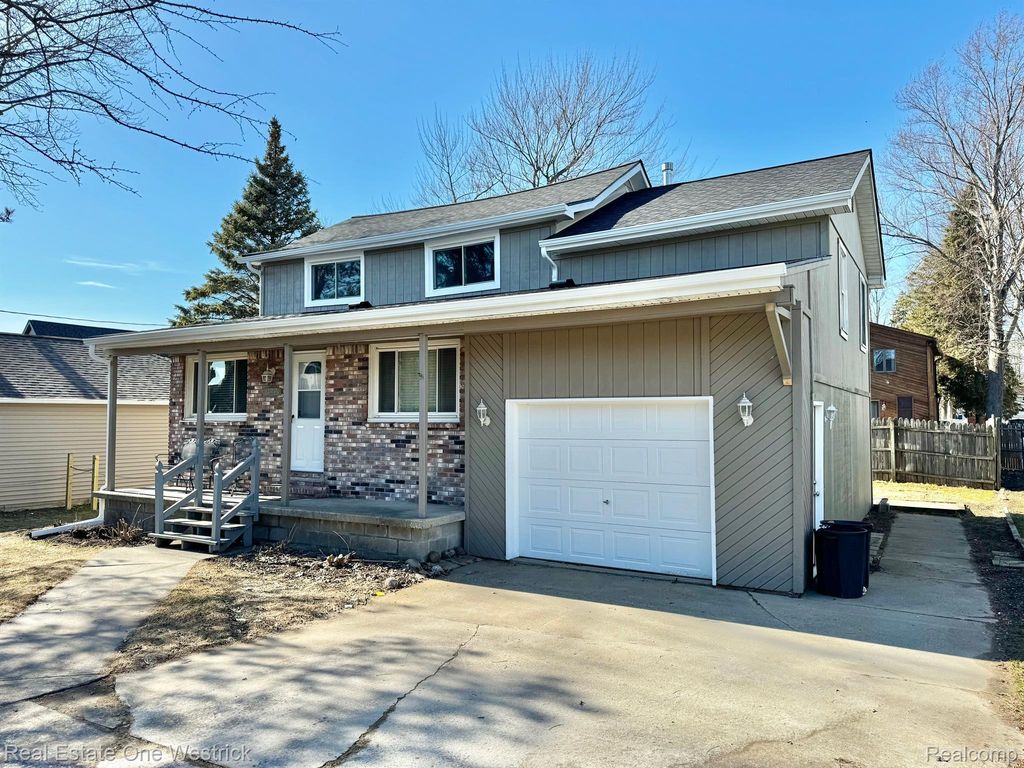 432 Edgewater Drive, Algonac city
