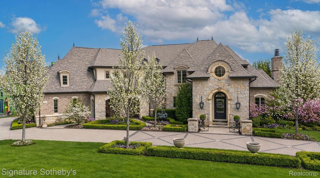 4911 Pinnacle Boulevard, Oakland charter township