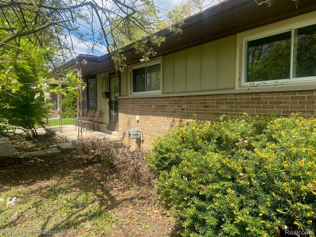 28918 Red Leaf Lane, Southfield city