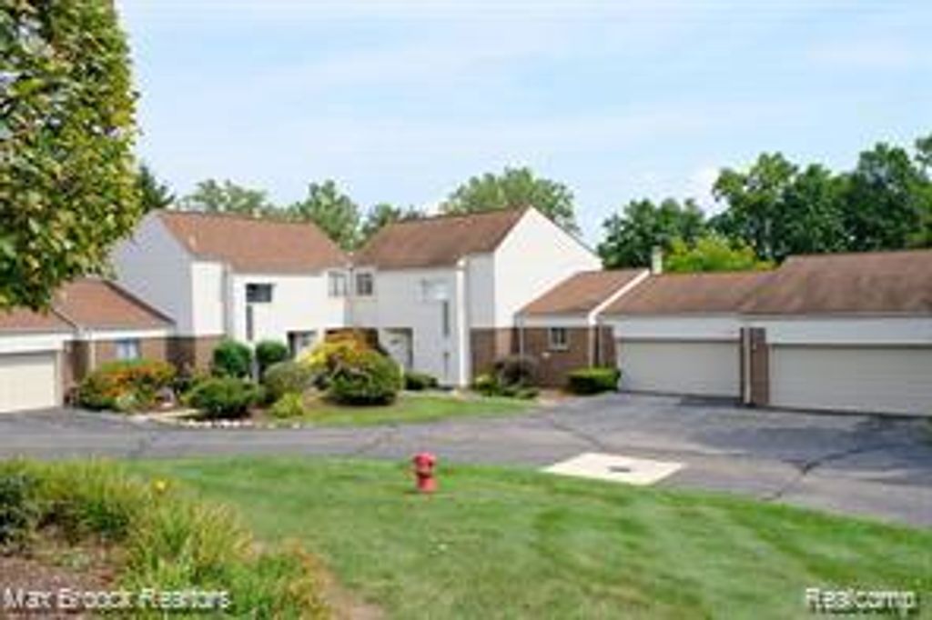 5305 Fairway Ln, West Bloomfield charter township