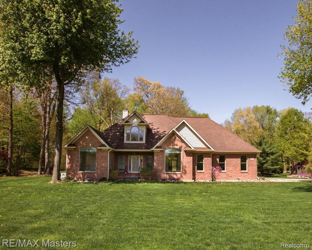 27178 John Drive, Huron charter township