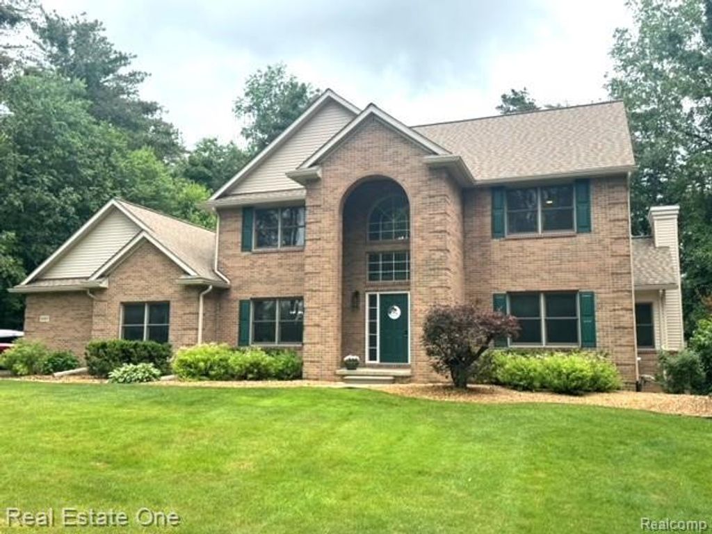 4387 Emu Drive, Putnam township