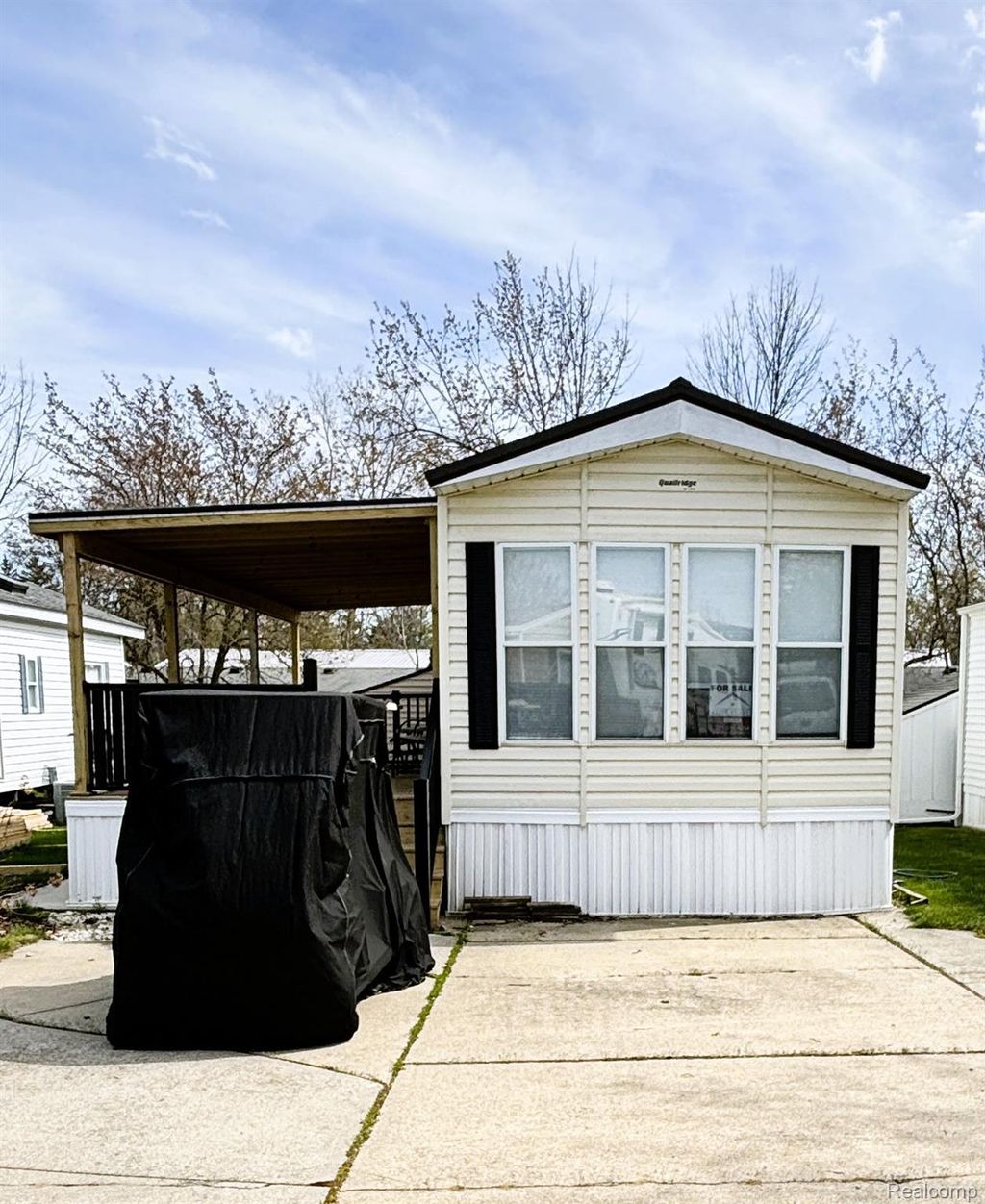 7166 Ben Franklin Drive, Lexington village