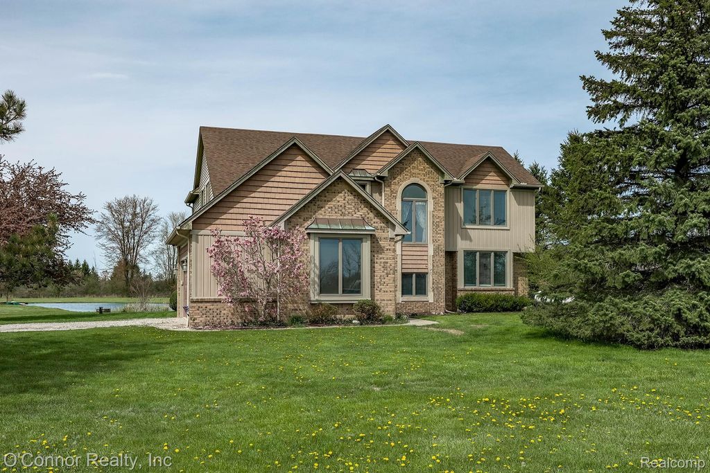 7978 Frith Road, Columbus township
