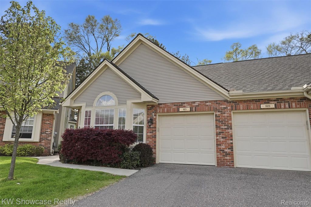 1021 Willowood Court Court, Fenton city