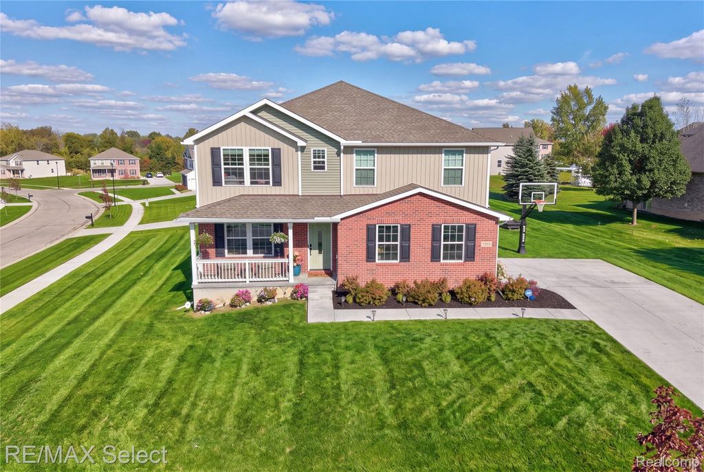 8371 Crossbow Court, Grand Blanc