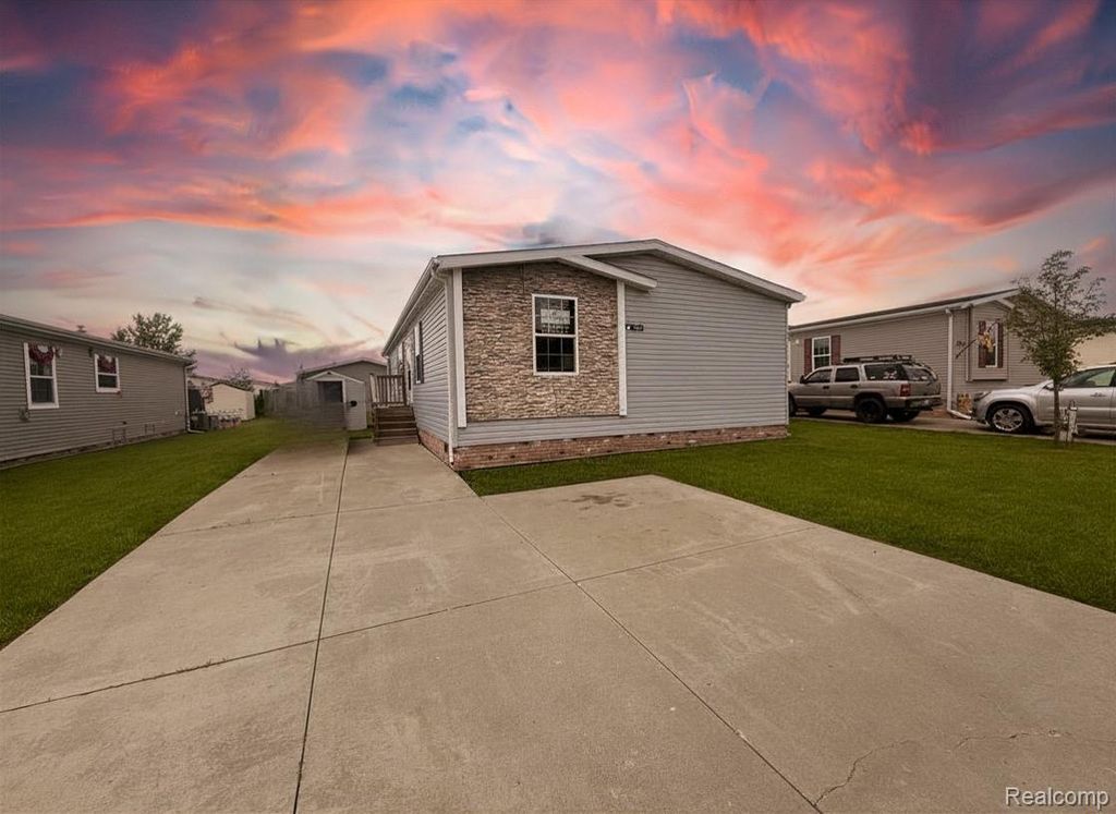 9885 Bellcrest Boulevard, Fenton city