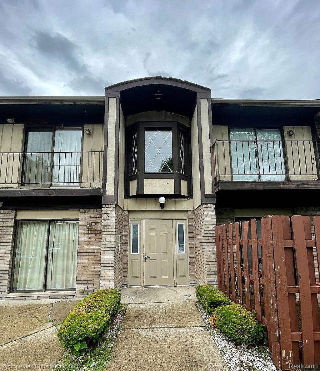 15999 W 11 Mile Road #20, Southfield