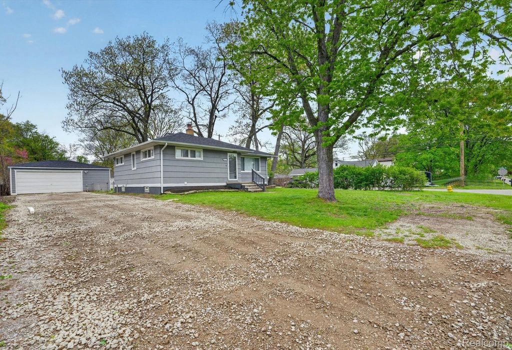 35808 Schley Avenue, Westland city