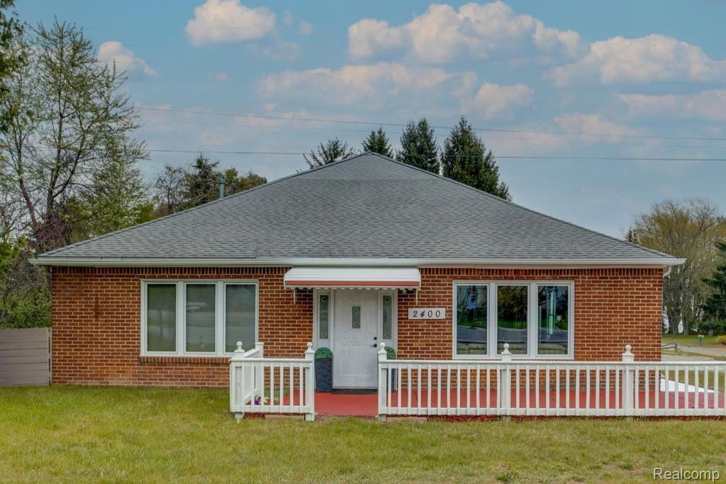 2400 N Lakeshore Road, Forestville village