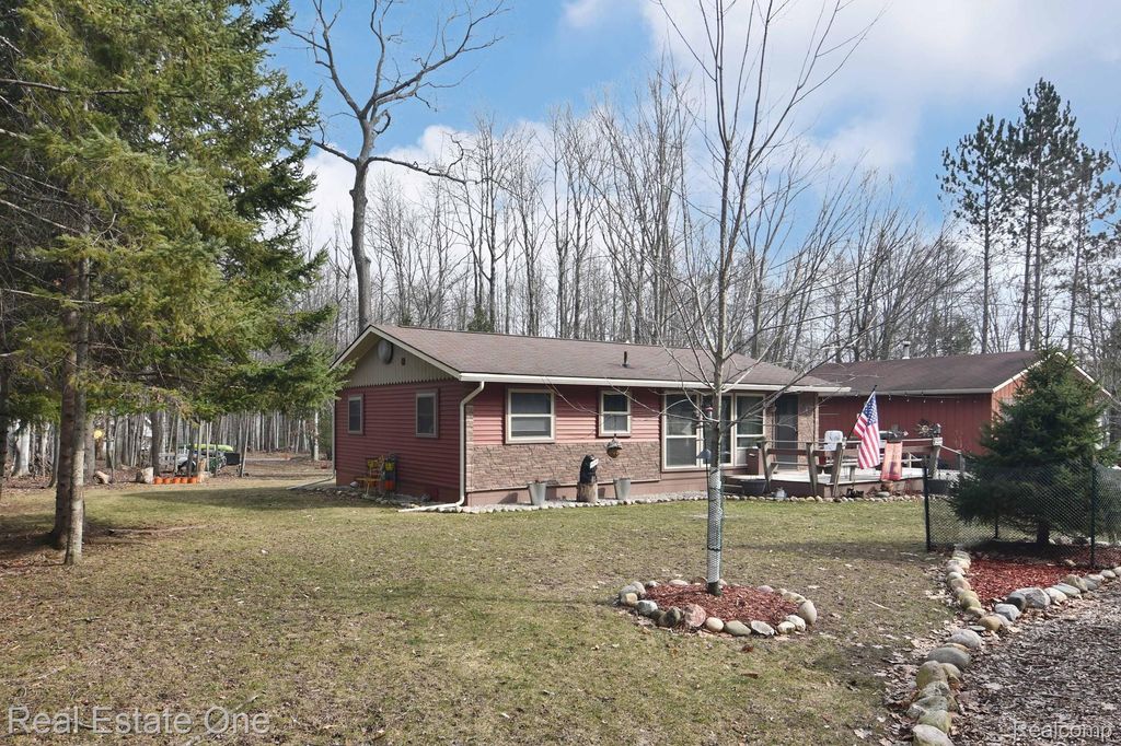 4084 N Weasel Trail, Alcona township