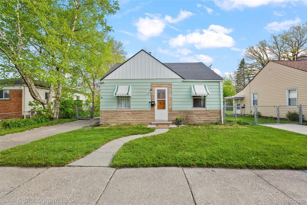 49 E Madge Avenue, Hazel Park city