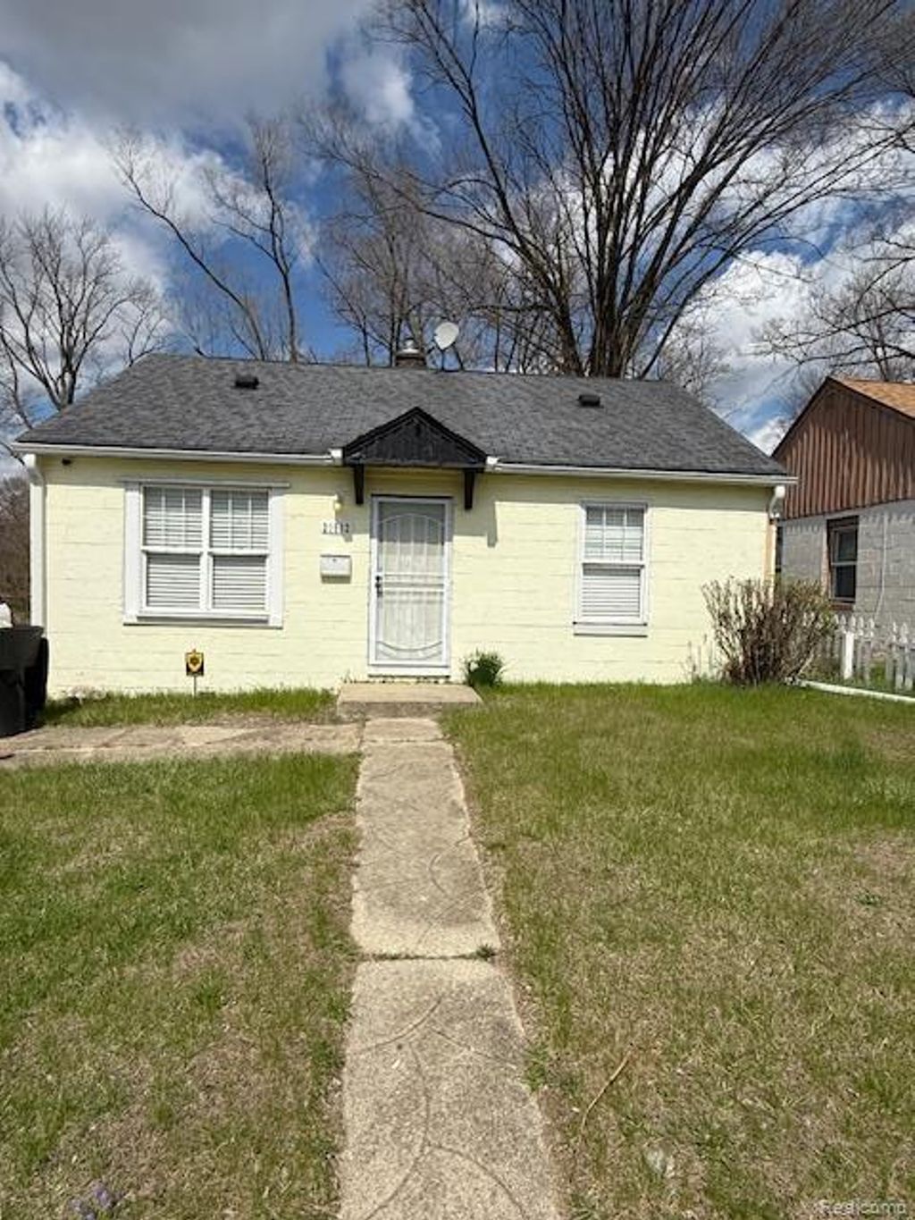 21562 W Davison Street, Detroit city
