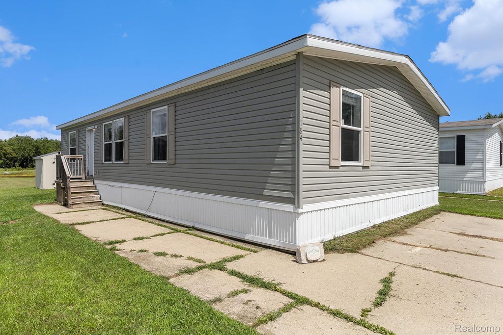 184 Pheasant Ct, Grand Blanc city
