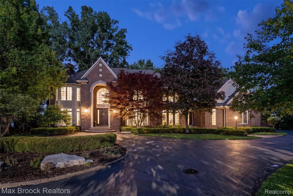 398 Shrewsbury Drive, Orion charter township