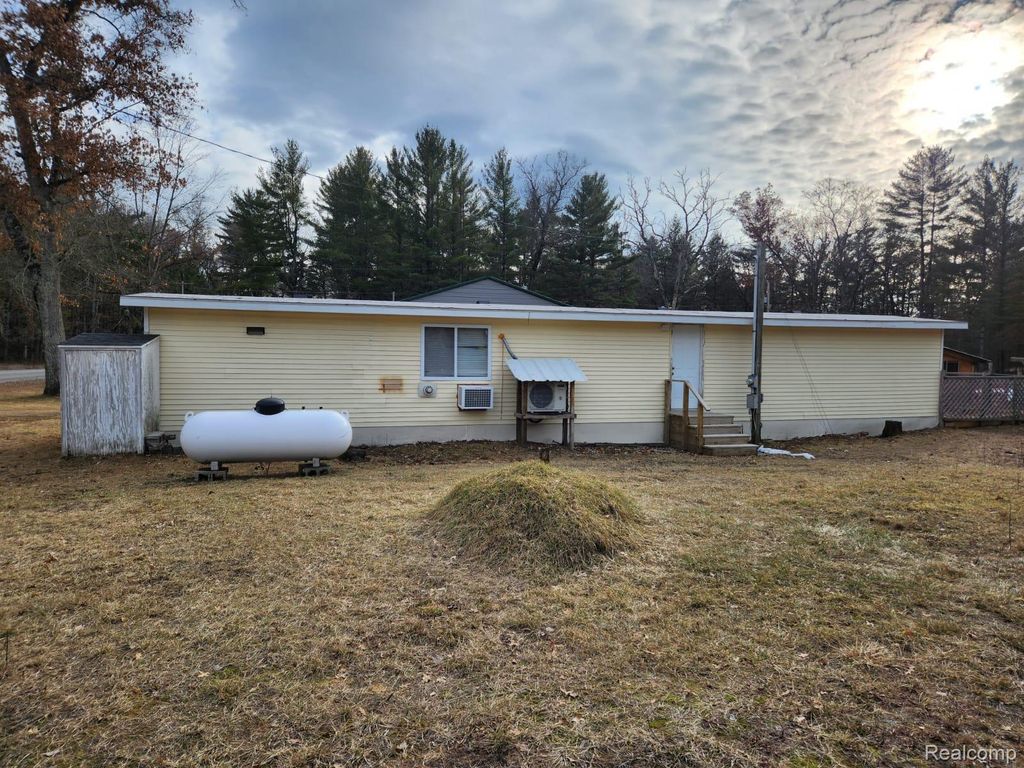 5743 S Merrillville Road, Webber township