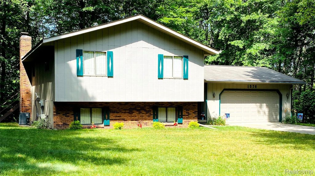 1576 Pine Knoll Lane, Caro