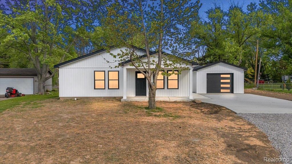 6165 Woodsdale Drive, Grand Blanc charter township
