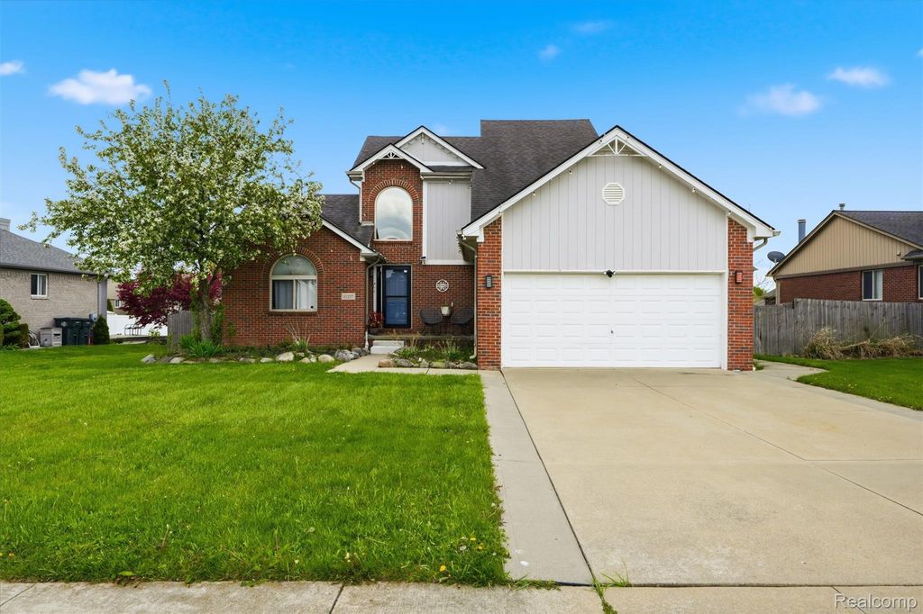 31197 Jaguar Drive, Chesterfield township