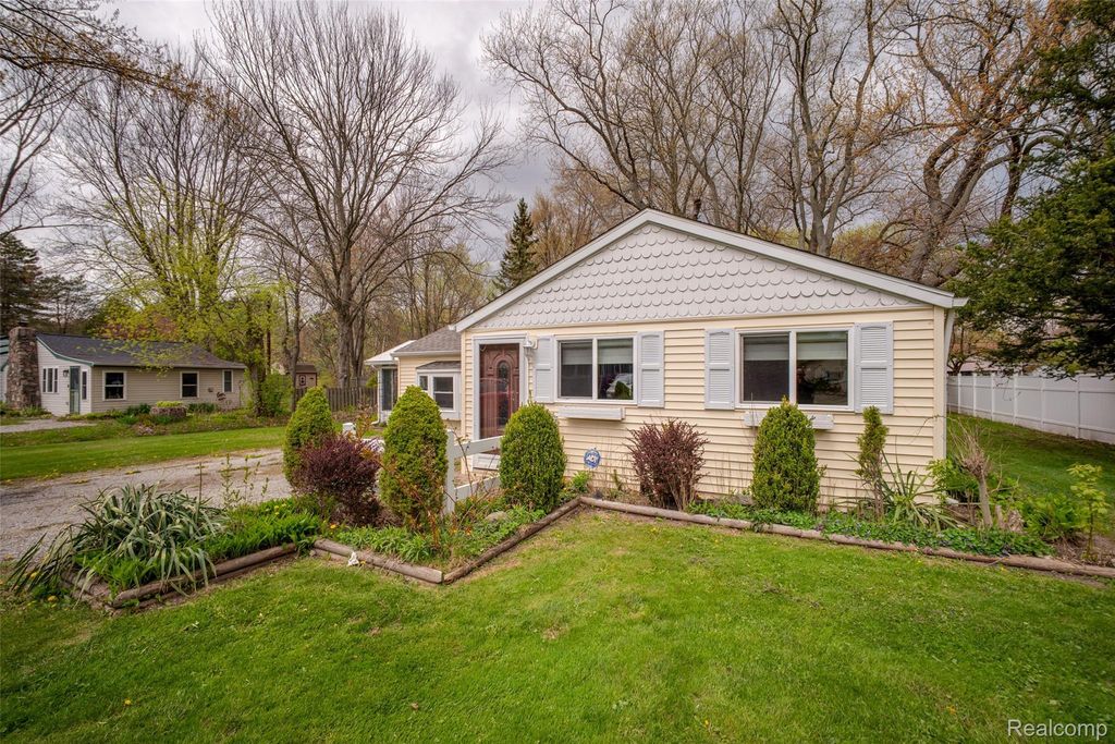7203 Aspen Road, Worth township