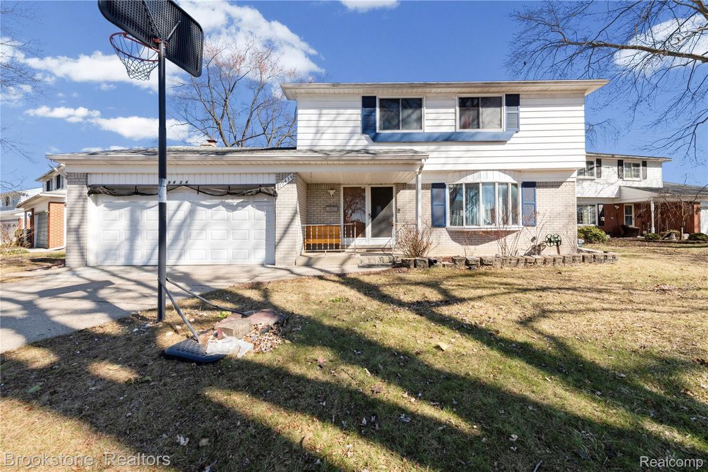 29434 Walker Drive, Warren city